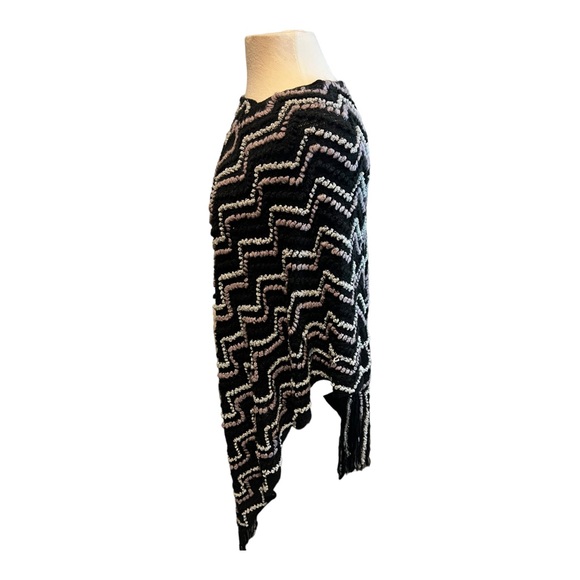 **Last Chance**| bcbg | Black / Silver Chevron Fringe Poncho Shawl Wrap OSFA - Picture 6 of 7